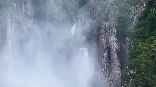 飞瀑倒流惊现雁荡山：LPL夏季赛异象频出，选手状态如瀑布般逆转